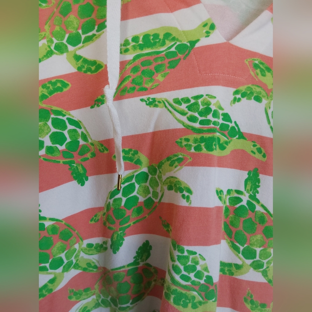 Crown & Ivy 1X Vibrant Turtle Print Hoodie - Picture 3 of 9